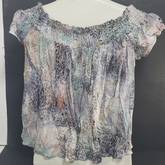 Aritzia Talula Short Sleeve Patterned Blouse - Picture 4 of 8